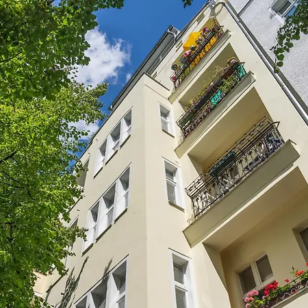 33 Efg Schoenhauser Allee Mit Balkon ברלין