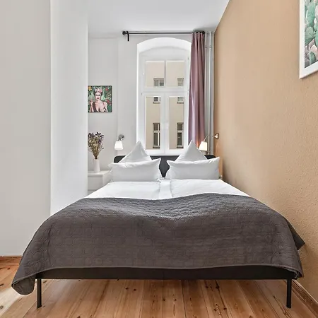 33 Efg Schoenhauser Allee Mit Balkon דירה